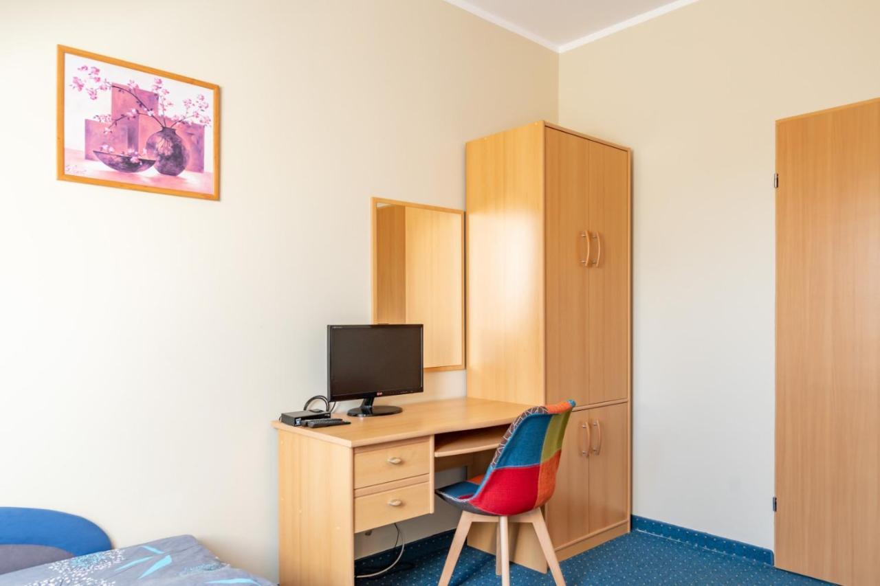 Pod Platanem Otel Rowy  Dış mekan fotoğraf