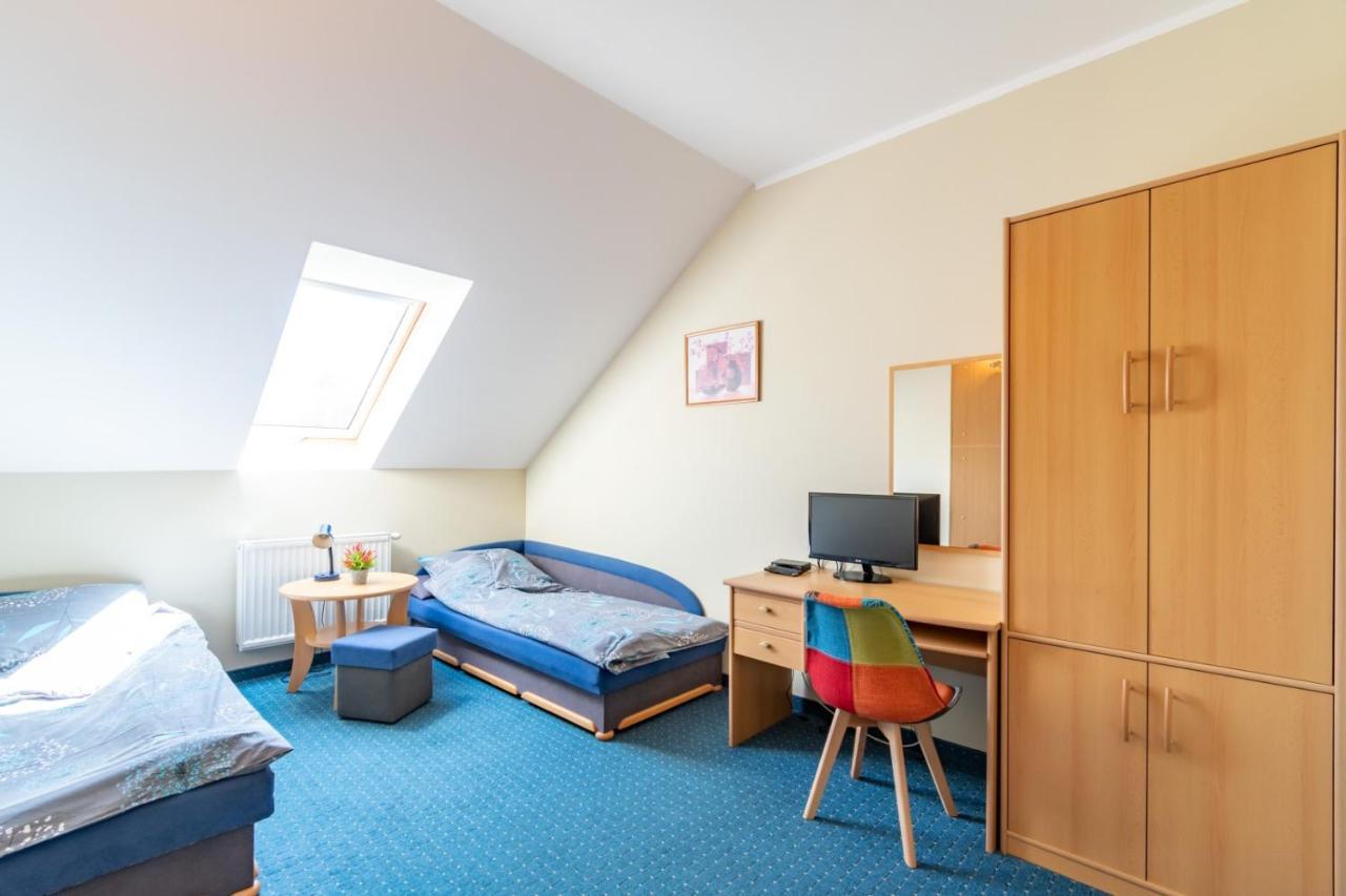 Pod Platanem Otel Rowy  Dış mekan fotoğraf