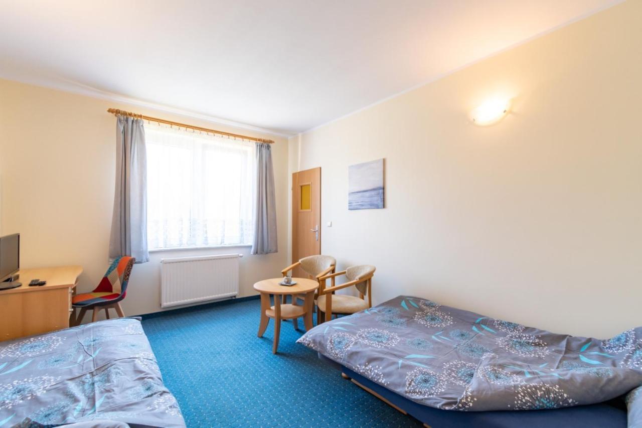 Pod Platanem Otel Rowy  Dış mekan fotoğraf