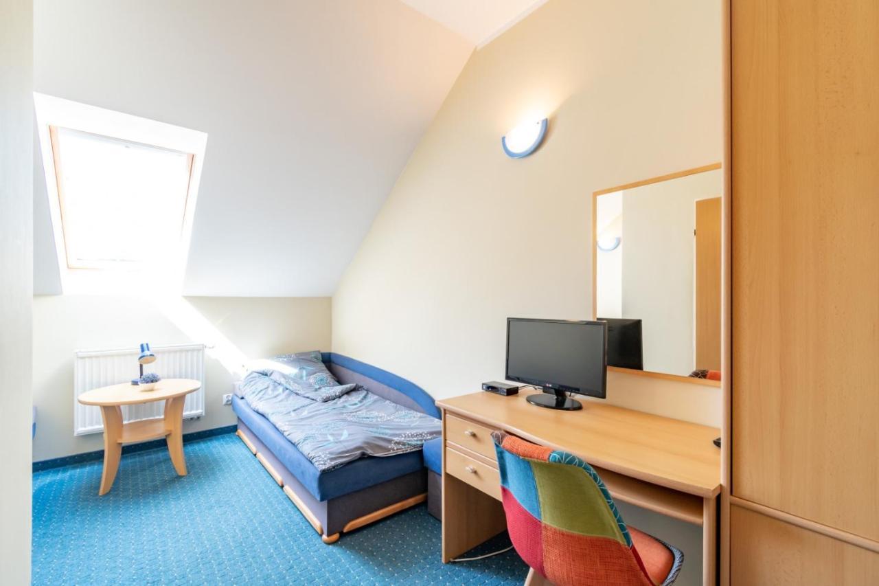 Pod Platanem Otel Rowy  Dış mekan fotoğraf